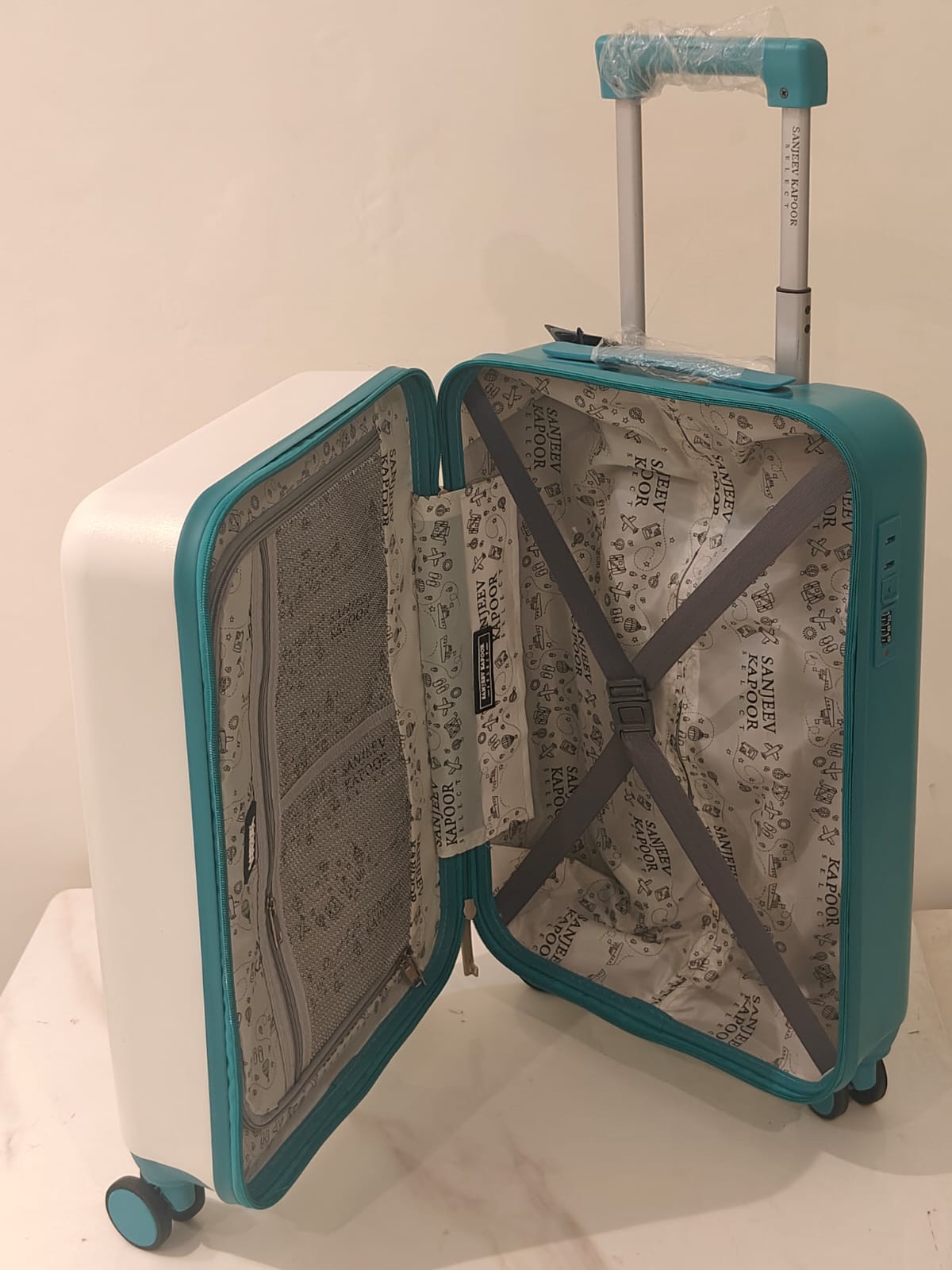 BAGNAVIA - WHITE & TEAL