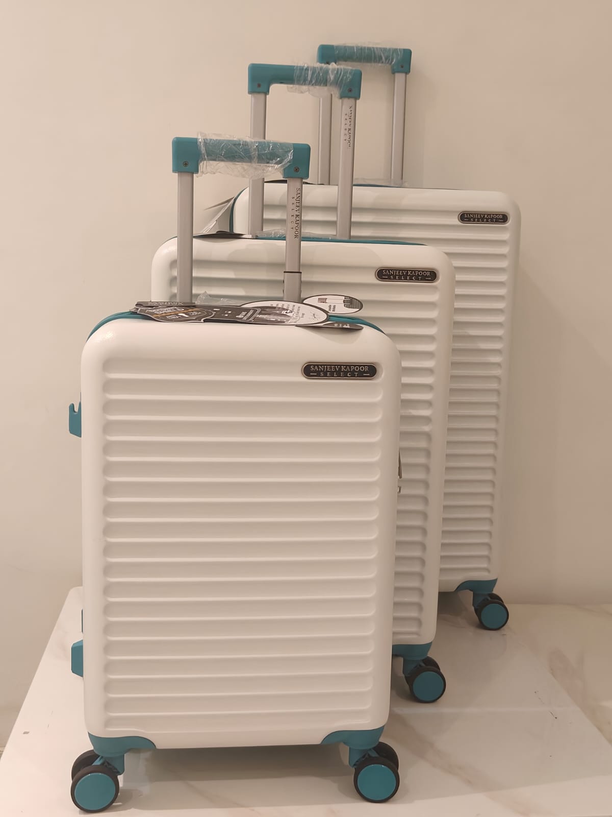 BAGNAVIA - WHITE & TEAL
