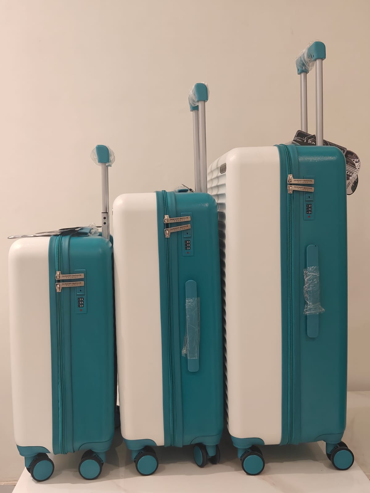 BAGNAVIA - WHITE & TEAL